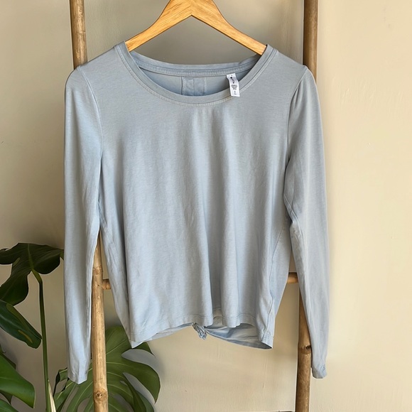 Athleta Tops - Athleta long sleeve keyhole back top